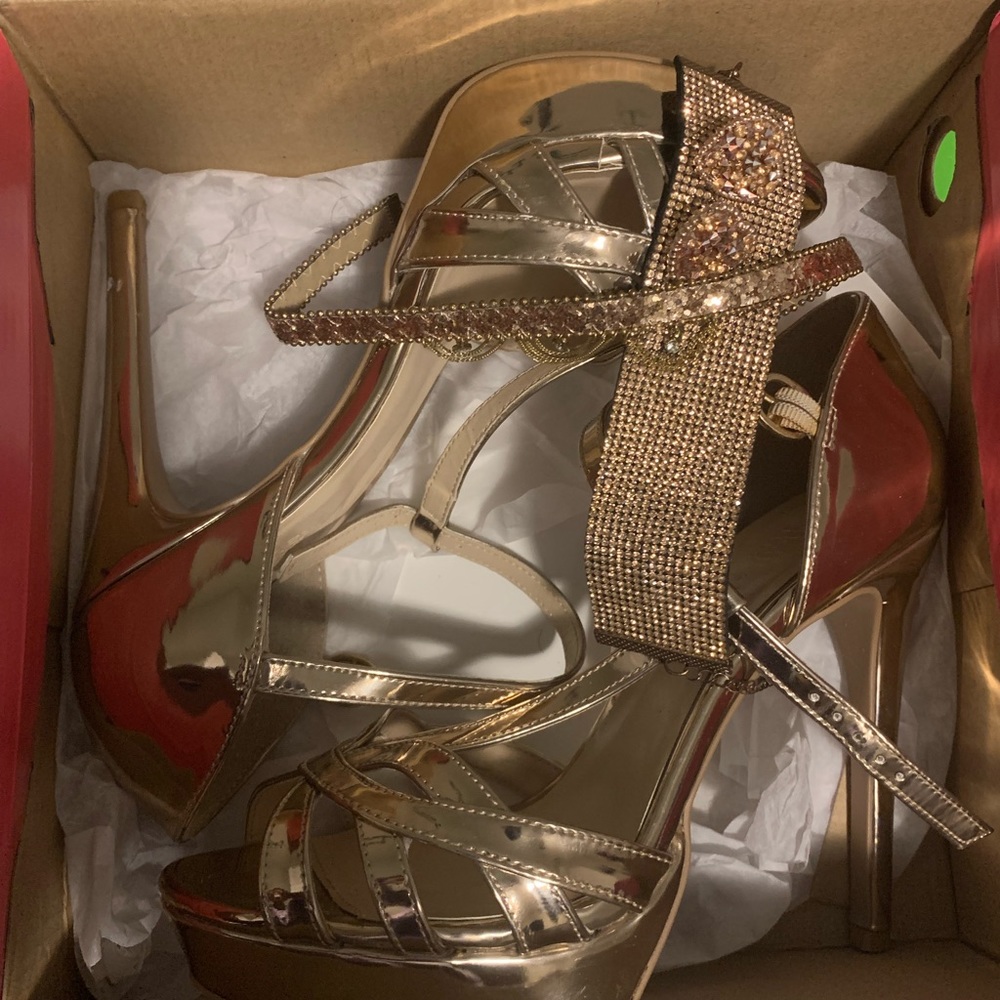 Rose gold her with accessories included